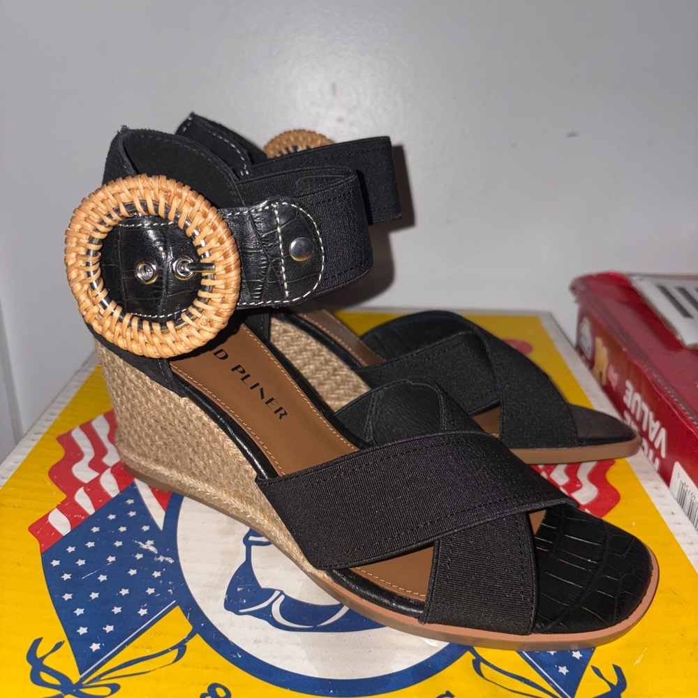 Donald Pliner wedge heels size 6.5M
